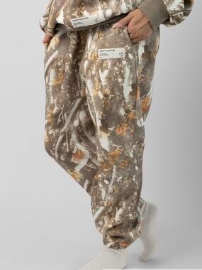 NWOT Comfrt Collection The Camo Sweatpants